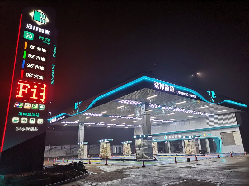 Integrated cornice billboard